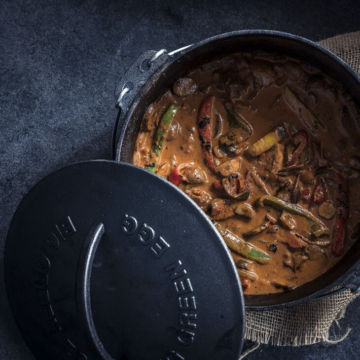 Cast iron dutch oven Big Green Egg 