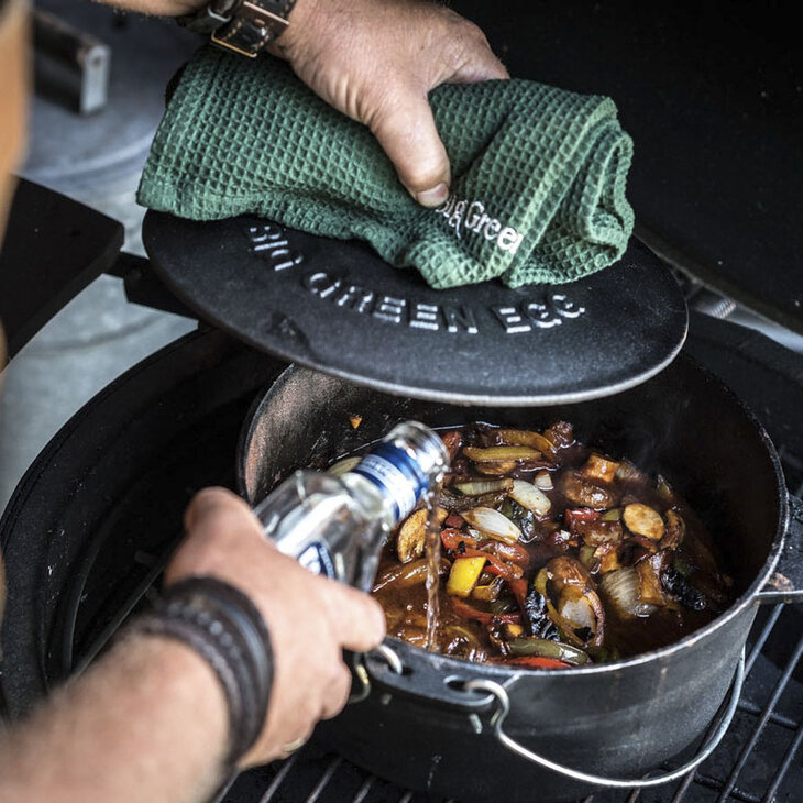 Cast iron dutch oven Big Green Egg 
