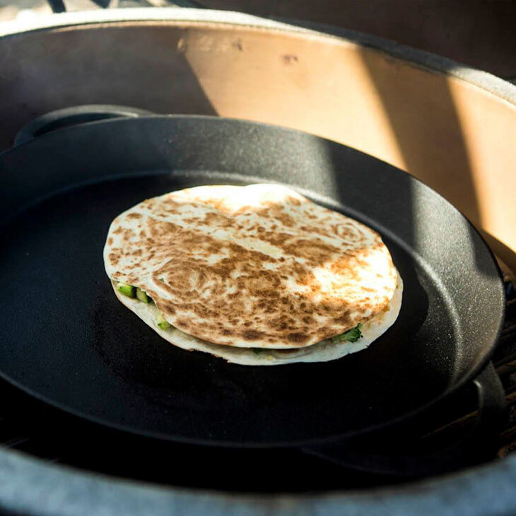 Cast iron skillet 36 cm Big Green Egg