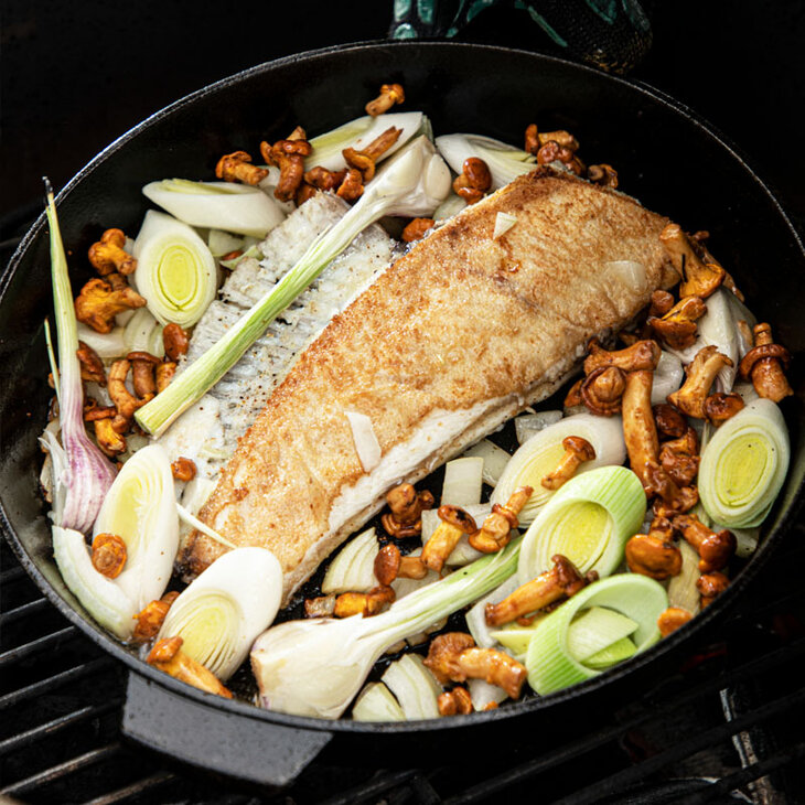 Cast iron skillet 27 cm Big Green Egg