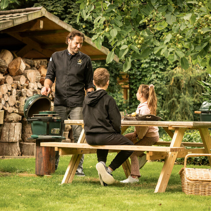 MiniMax met Carrier Big Green Egg