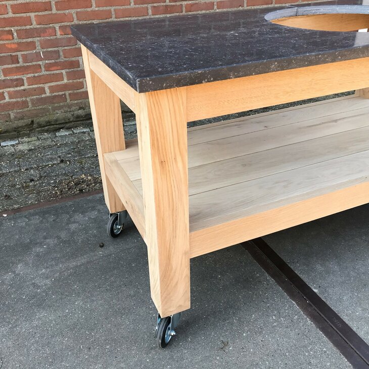 Eiken werktafel natuursteen + Big Green Egg Large + tafelnest